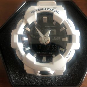 Men’s G-Shock watch (white)